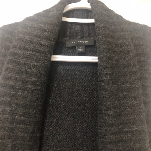 Ann Taylor sweater vest - Picture 2 of 4